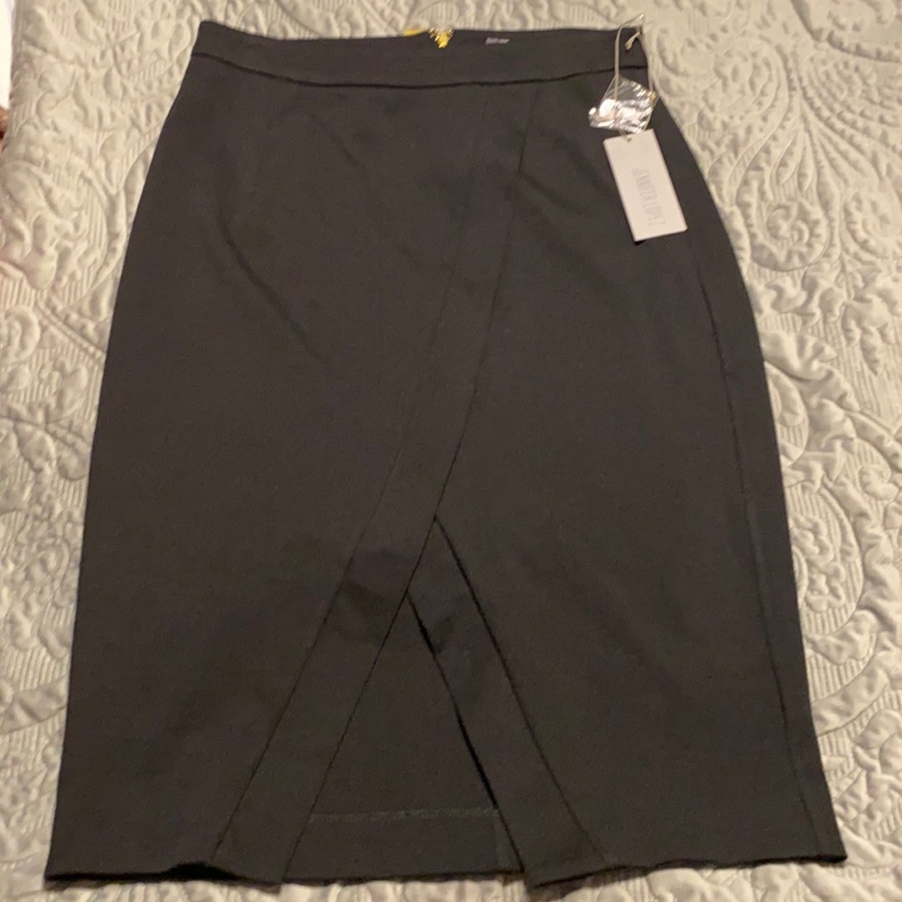 New Jennifer Lopez Ponte Black skirt size 8